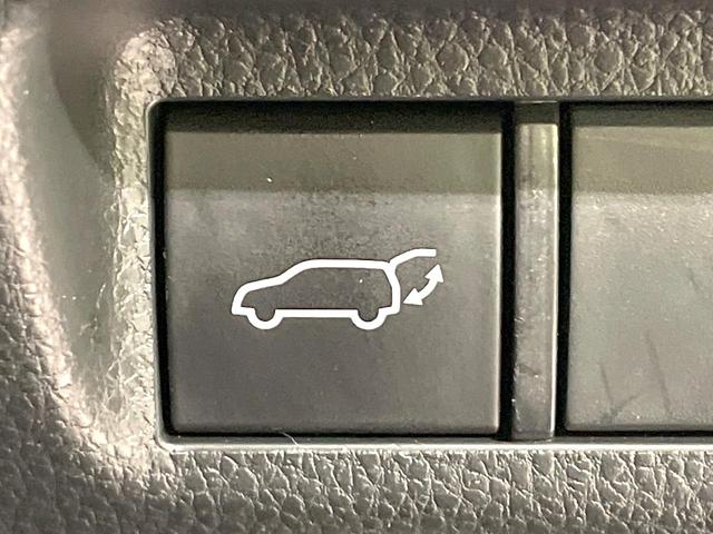 ＲＡＶ４ アドベンチャー　４ＷＤ　ＪＡＯＳエアロ　純正９型ナビ　バックカメラ　衝突被害軽減　ブラインドスポットモニター　禁煙車　電動リアゲート　シートベンチレーション　純正１９インチアルミ　パワーシート　ダウンヒルアシスト（6枚目）