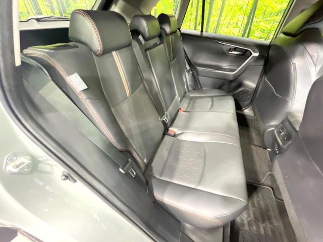 ＲＡＶ４ アドベンチャー　４ＷＤ　ＪＡＯＳエアロ　純正９型ナビ　バックカメラ　衝突被害軽減　ブラインドスポットモニター　禁煙車　電動リアゲート　シートベンチレーション　純正１９インチアルミ　パワーシート　ダウンヒルアシスト（9枚目）