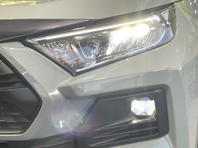 ＲＡＶ４ アドベンチャー　４ＷＤ　ＪＡＯＳエアロ　純正９型ナビ　バックカメラ　衝突被害軽減　ブラインドスポットモニター　禁煙車　電動リアゲート　シートベンチレーション　純正１９インチアルミ　パワーシート　ダウンヒルアシスト（12枚目）
