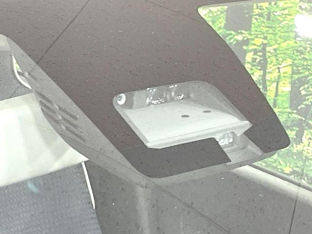 アルト Ｌ　衝突被害軽減　禁煙車　シートヒーター　コーナーセンサー　オートハイビーム　オートライト　アイドリングストップ　車線逸脱警報　ＣＤオーディオ　盗難防止装置　プライバシーガラス　横滑り防止装置（3枚目）