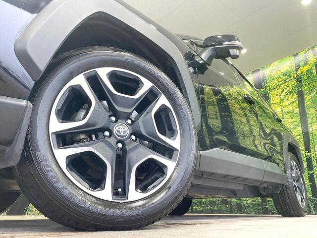 ＲＡＶ４ アドベンチャー　４ＷＤ　純正９型ナビ　バックカメラ　衝突被害軽減　禁煙車　レーダークルーズ　合皮シート　シートベンチレーション　パワーシート　ダウンヒルアシスト　コーナーセンサー　ＬＥＤヘッド　ＥＴＣ　スマートキー（13枚目）