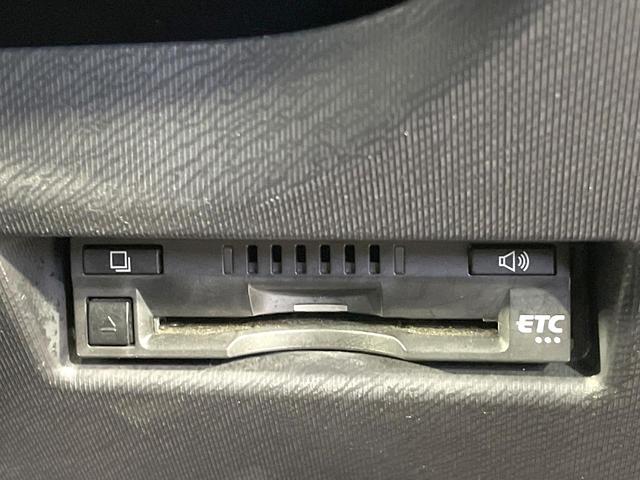 アクア クロスオーバー　純正ナビ　バックカメラ　衝突被害軽減　禁煙車　ハーフレザーシート　コーナーセンサー　ＬＥＤヘッド　純正１６インチアルミ　ＥＴＣ　オートハイビーム　オートライト　オートエアコン　Ｂｌｕｅｔｏｏｔｈ（7枚目）