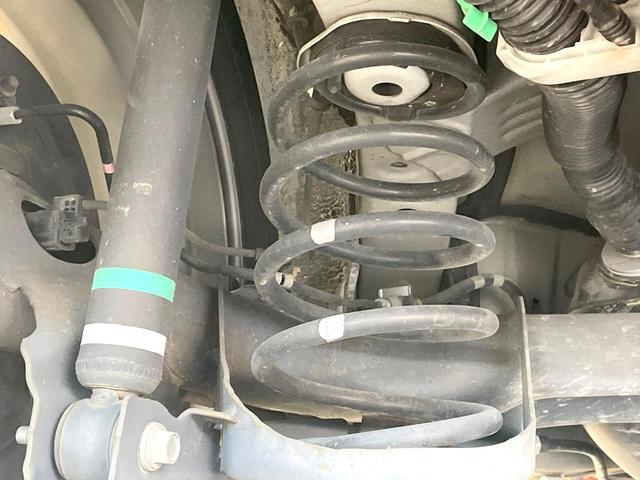 アクア クロスオーバー　純正ナビ　バックカメラ　衝突被害軽減　禁煙車　ハーフレザーシート　コーナーセンサー　ＬＥＤヘッド　純正１６インチアルミ　ＥＴＣ　オートハイビーム　オートライト　オートエアコン　Ｂｌｕｅｔｏｏｔｈ（21枚目）