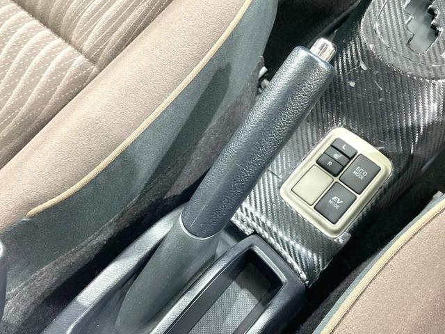 アクア Ｇ　禁煙車　純正ナビ　バックカメラ　シートヒーター　スマートキー　フォグランプ　Ｂｌｕｅｔｏｏｔｈ　オートライト　オートエアコン　プライバシーガラス　電動格納ミラー（32枚目）