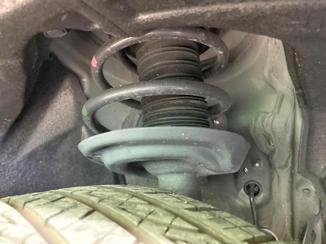 ＲＡＶ４ ハイブリッドアドベンチャー　４ＷＤ　禁煙車　トヨタセーフティーセンス　サンルーフ　純正９型ＤＡ　全周囲カメラ　純正１９インチアルミ　Ｂｌｕｅｔｏｏｔｈ　シートベンチレーション　レザーシート　ブラインドスポットモニター　ＥＴＣ（20枚目）