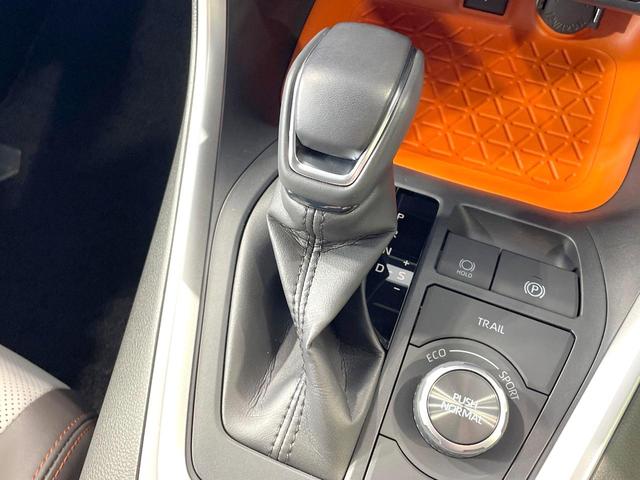 ＲＡＶ４ ハイブリッドアドベンチャー　４ＷＤ　禁煙車　トヨタセーフティーセンス　サンルーフ　純正９型ＤＡ　全周囲カメラ　純正１９インチアルミ　Ｂｌｕｅｔｏｏｔｈ　シートベンチレーション　レザーシート　ブラインドスポットモニター　ＥＴＣ（39枚目）