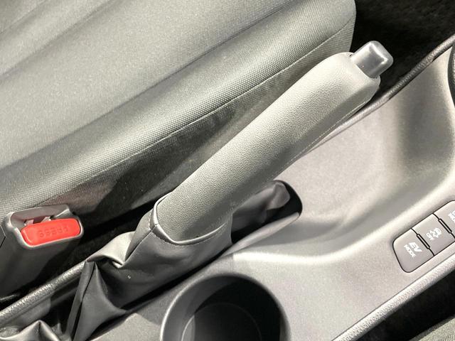 ヤリス ハイブリッドＸ　禁煙車　トヨタセーフティーセンス　純正ディスプレイオーディオ　バックカメラ　Ｂｌｕｅｔｏｏｔｈ　オートマチックハイビーム　レーダークルーズコントロール　ＥＴＣ（33枚目）