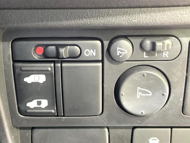 フリード G ジャストセレクション 電動スライドドア 純正SDナビ バックカメラ 禁煙車 ドラレコ スマートキー HIDヘッド ビルトインETC オートエアコン Bluetooth CD DVD再生 フルセグTV(3枚目)