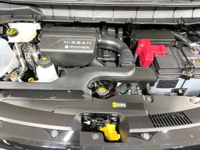 セレナ ｅ－パワー　ハイウェイスターＶ　登録済未使用車　両側電動スライドドア　純正１２型ナビ　全周囲カメラ　デジタルインナーミラー　衝突軽減　ドラレコ　ＬＥＤヘッド　ＥＴＣ２．０　純正１６インチアルミ　オートハイビーム　車線逸脱警報（19枚目）