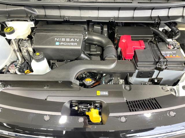 セレナ ｅ－パワー　ハイウェイスターＶ　登録済未使用車　両側電動スライドドア　全周囲カメラ　衝突軽減　ドラレコ　コーナーセンサー　スマートキー　ＬＥＤヘッド　ＥＴＣ２．０　純正１６インチＡＷ　オートハイビーム　車線逸脱警報（19枚目）