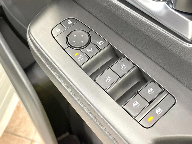 セレナ ｅ－パワー　ハイウェイスターＶ　登録済未使用車　両側電動スライドドア　全周囲カメラ　衝突軽減　ドラレコ　コーナーセンサー　スマートキー　ＬＥＤヘッド　ＥＴＣ２．０　純正１６インチＡＷ　オートハイビーム　車線逸脱警報（30枚目）