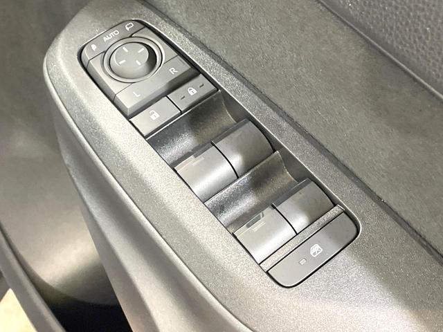 ヤリスクロス Ｇ　禁煙車　トヨタセーフティーセンス　純正８型ディスプレイオーディオ　バックカメラ　レーダークルーズ　純正１６インチアルミ　オートハイビーム　クリアランスソナー　Ｂｌｕｅｔｏｏｔｈ　ＨＤＭＩ（25枚目）