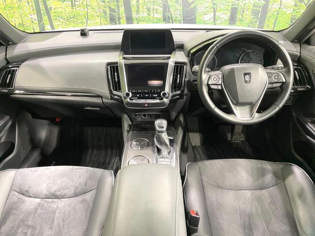 クラウンハイブリッド ＲＳアドバンス　禁煙車　トヨタセーフティーセンス　純正８型ナビ　バックカメラ　ブラインドスポットモニター　シートヒーター　ハーフレザーシート　３眼ＬＥＤ　シーケンシャルターンランプ　スーパーライブ（2枚目）