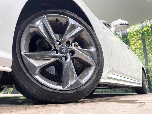 クラウンハイブリッド ＲＳアドバンス　禁煙車　トヨタセーフティーセンス　純正８型ナビ　バックカメラ　ブラインドスポットモニター　シートヒーター　ハーフレザーシート　３眼ＬＥＤ　シーケンシャルターンランプ　スーパーライブ（12枚目）