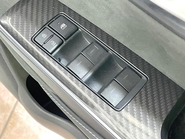 クラウンハイブリッド ＲＳアドバンス　禁煙車　トヨタセーフティーセンス　純正８型ナビ　バックカメラ　ブラインドスポットモニター　シートヒーター　ハーフレザーシート　３眼ＬＥＤ　シーケンシャルターンランプ　スーパーライブ（25枚目）