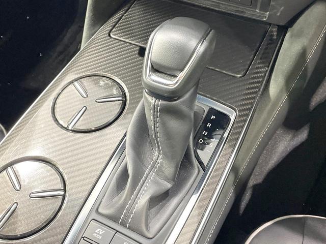 クラウンハイブリッド ＲＳアドバンス　禁煙車　トヨタセーフティーセンス　純正８型ナビ　バックカメラ　ブラインドスポットモニター　シートヒーター　ハーフレザーシート　３眼ＬＥＤ　シーケンシャルターンランプ　スーパーライブ（32枚目）