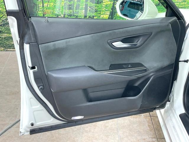 クラウンハイブリッド ＲＳアドバンス　禁煙車　トヨタセーフティーセンス　純正８型ナビ　バックカメラ　ブラインドスポットモニター　シートヒーター　ハーフレザーシート　３眼ＬＥＤ　シーケンシャルターンランプ　スーパーライブ（50枚目）