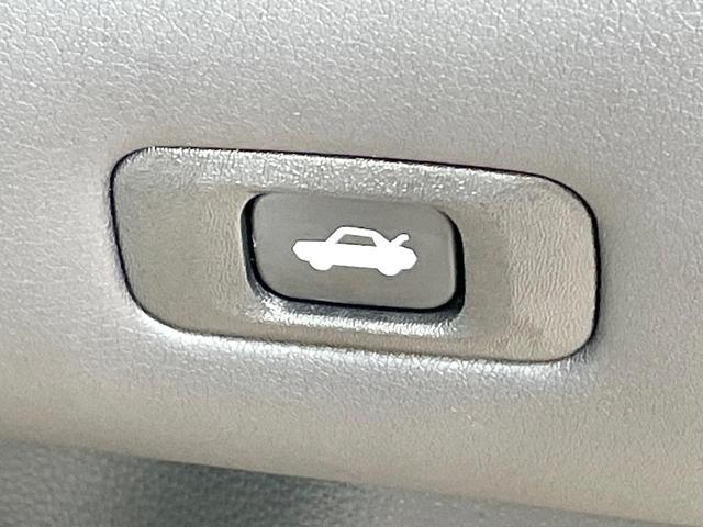 クラウンハイブリッド ＲＳアドバンス　禁煙車　トヨタセーフティーセンス　純正８型ナビ　バックカメラ　ブラインドスポットモニター　シートヒーター　ハーフレザーシート　３眼ＬＥＤ　シーケンシャルターンランプ　スーパーライブ（58枚目）