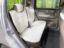 後部座席も気になるようなキズ・汚れやへたり等、大きなダメージはなく、良好な状態です。