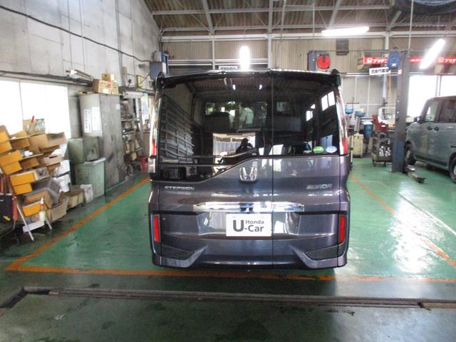 ステップワゴンスパーダ スパーダホンダセンシング　１年保証・ワンオーナー・天吊りモニター（3枚目）