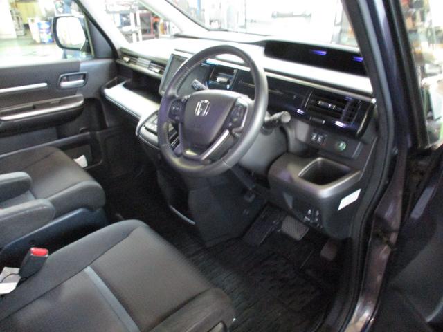 ステップワゴンスパーダ スパーダホンダセンシング　１年保証・ワンオーナー・天吊りモニター（13枚目）