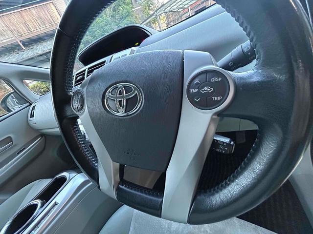 プリウスアルファ Ｇ　ＥＴＣ　バックカメラ　ナビ　クリアランスソナー　オートクルーズコントロール　アルミホイール　オートライト　ヘッドライトウォッシャー　後席モニター　スマートキー　３列シート　ＣＶＴ　盗難防止システム（3枚目）