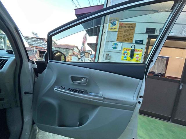 プリウスアルファ Ｇ　ＥＴＣ　バックカメラ　ナビ　クリアランスソナー　オートクルーズコントロール　アルミホイール　オートライト　ヘッドライトウォッシャー　後席モニター　スマートキー　３列シート　ＣＶＴ　盗難防止システム（11枚目）