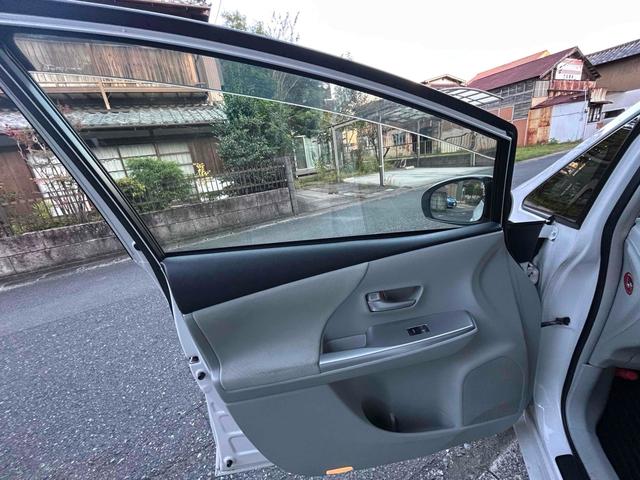 プリウスアルファ Ｇ　ＥＴＣ　バックカメラ　ナビ　クリアランスソナー　オートクルーズコントロール　アルミホイール　オートライト　ヘッドライトウォッシャー　後席モニター　スマートキー　３列シート　ＣＶＴ　盗難防止システム（37枚目）