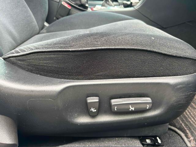 マークII ｉＲ－Ｖ　アルミホイール　ＨＩＤ　ＭＴ　キーレスエントリー　電動格納ミラー　盗難防止システム　パワーシート　ＣＤ　ＭＤ　記録簿　衝突安全ボディ　ＡＢＳ　エアコン　パワーステアリング　パワーウィンドウ（11枚目）