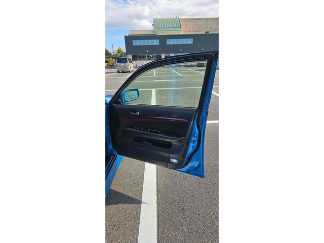 マークII ｉＲ－Ｖ　アルミホイール　ＨＩＤ　ＭＴ　キーレスエントリー　電動格納ミラー　盗難防止システム　パワーシート　ＣＤ　ＭＤ　記録簿　衝突安全ボディ　ＡＢＳ　エアコン　パワーステアリング　パワーウィンドウ（12枚目）