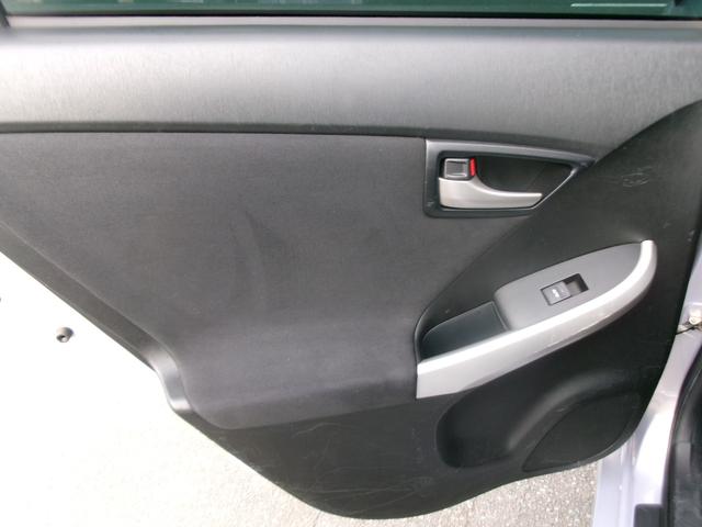 プリウス Ｇ　Ｔチェーン　ハイブリッド　純正ナビ　フルセグ　Ｂｌｕｅｔｏｏｔｈ　クルーズコントロール　運転席電動シート　ＨＩＤ　オートライト　オートエアコン　スマートキー　プッシュスタート　ＥＴＣ　純正ホイール（30枚目）