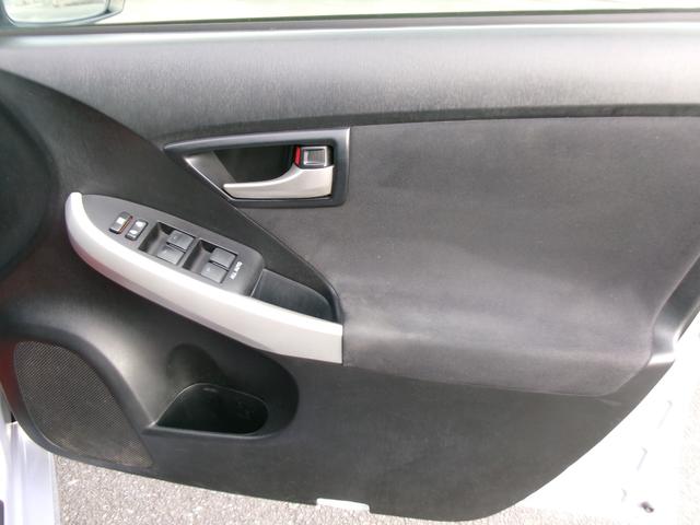 プリウス Ｇ　Ｔチェーン　ハイブリッド　純正ナビ　フルセグ　Ｂｌｕｅｔｏｏｔｈ　クルーズコントロール　運転席電動シート　ＨＩＤ　オートライト　オートエアコン　スマートキー　プッシュスタート　ＥＴＣ　純正ホイール（32枚目）