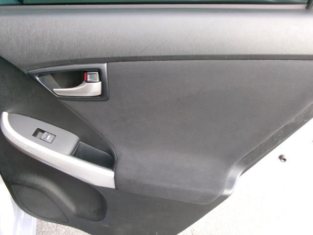 プリウス Ｇ　Ｔチェーン　ハイブリッド　純正ナビ　フルセグ　Ｂｌｕｅｔｏｏｔｈ　クルーズコントロール　運転席電動シート　ＨＩＤ　オートライト　オートエアコン　スマートキー　プッシュスタート　ＥＴＣ　純正ホイール（33枚目）