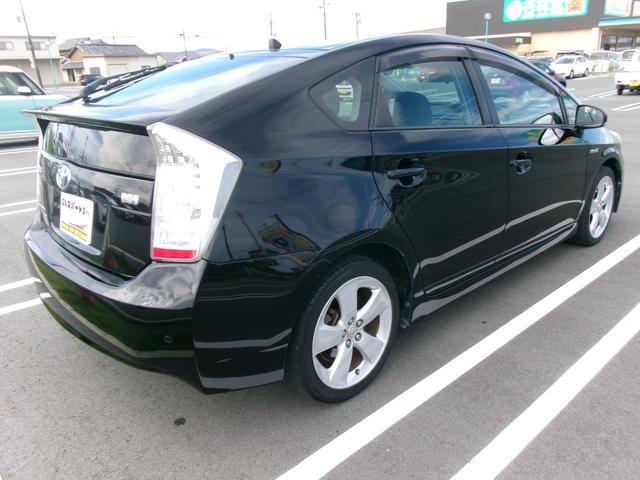 プリウス Ｓ　Ｔチェーン　ナビ　Ｂｌｕｅｔｏｏｔｈ　バックカメラ　フルセグ　スマートキー　プッシュスタート　オートライト　オートエアコン　ＥＴＣ　取扱説明書　Ｗエアバッグ　サイドエアバッグ（10枚目）