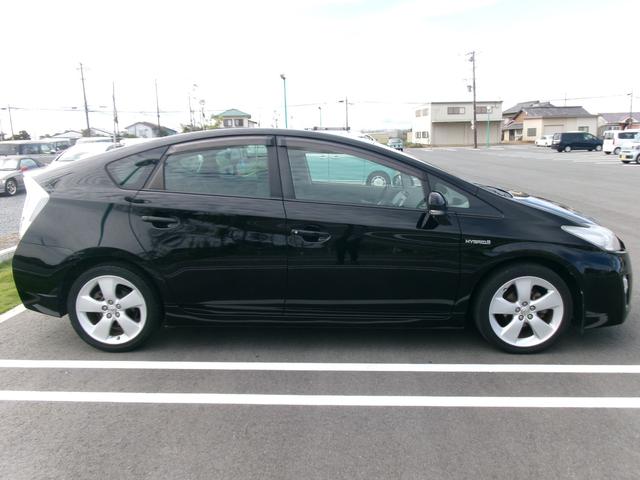 プリウス Ｓ　Ｔチェーン　ナビ　Ｂｌｕｅｔｏｏｔｈ　バックカメラ　フルセグ　スマートキー　プッシュスタート　オートライト　オートエアコン　ＥＴＣ　取扱説明書　Ｗエアバッグ　サイドエアバッグ（12枚目）