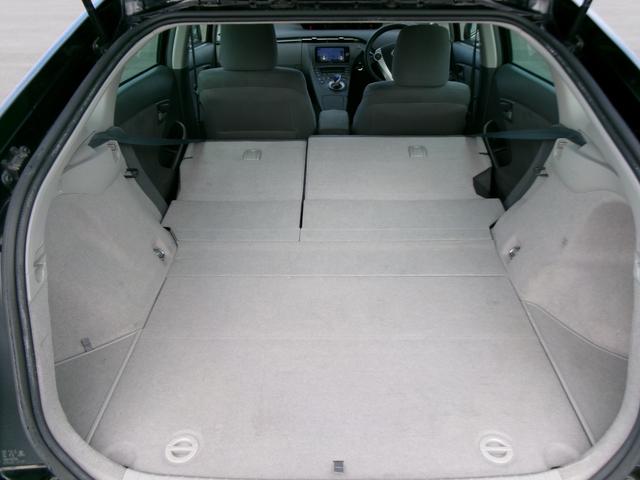 プリウス Ｓ　Ｔチェーン　ナビ　Ｂｌｕｅｔｏｏｔｈ　バックカメラ　フルセグ　スマートキー　プッシュスタート　オートライト　オートエアコン　ＥＴＣ　取扱説明書　Ｗエアバッグ　サイドエアバッグ（35枚目）