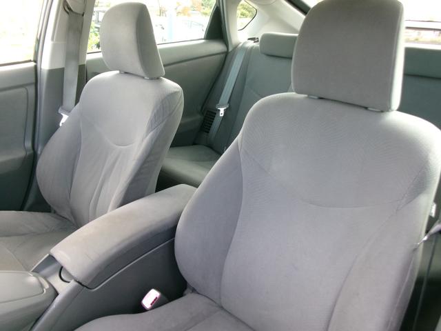 プリウス Ｓ　Ｔチェーン　ナビ　Ｂｌｕｅｔｏｏｔｈ　バックカメラ　フルセグ　スマートキー　プッシュスタート　オートライト　オートエアコン　ＥＴＣ　取扱説明書　Ｗエアバッグ　サイドエアバッグ（40枚目）