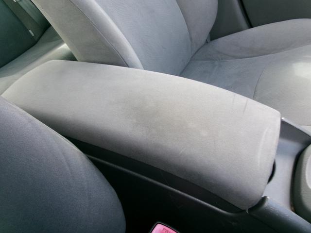 プリウス Ｓ　Ｔチェーン　ナビ　Ｂｌｕｅｔｏｏｔｈ　バックカメラ　フルセグ　スマートキー　プッシュスタート　オートライト　オートエアコン　ＥＴＣ　取扱説明書　Ｗエアバッグ　サイドエアバッグ（65枚目）