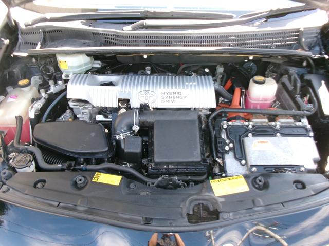 プリウス Ｓ　Ｔチェーン　ナビ　Ｂｌｕｅｔｏｏｔｈ　バックカメラ　フルセグ　スマートキー　プッシュスタート　オートライト　オートエアコン　ＥＴＣ　取扱説明書　Ｗエアバッグ　サイドエアバッグ（76枚目）