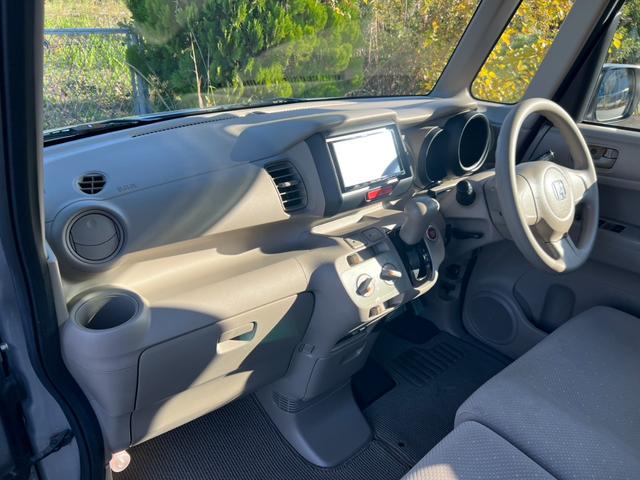 Ｎ－ＢＯＸ Ｇ　Ｔチェーン　スマートキー　プッシュスタート　ナビ　Ｂｌｕｅｔｏｏｔｈ　ＥＴＣ　ワンセグ　両側スライドドア　エアコン　横滑り防止装置　取説記録簿（44枚目）