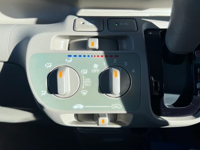 Ｎ－ＢＯＸ Ｇ　Ｔチェーン　スマートキー　プッシュスタート　ナビ　Ｂｌｕｅｔｏｏｔｈ　ＥＴＣ　ワンセグ　両側スライドドア　エアコン　横滑り防止装置　取説記録簿（61枚目）