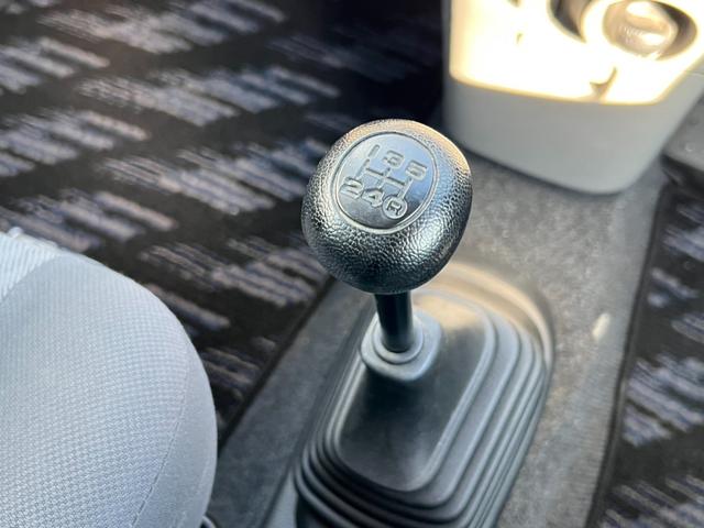 ムーヴ Ｌ　Ｔチェーン　キーレス　５ＭＴ　ＥＴＣ　エアコン　ＣＤ　ＦＭ／ＡＭ　Ｗエアバッグ　取説記録簿（56枚目）