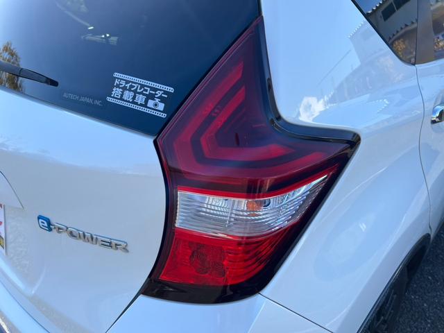 ノート ｅ－パワー　Ｘ　シーギアリミテッド　Ｔチェーン　スマートキー　ハイブリッド　ナビ　Ｂｌｕｅｔｏｏｔｈ　フルセグ　全方位カメラ　前後ドライブレコーダー　ＵＳＢ　クルーズコントロール　ＥＴＣ（23枚目）