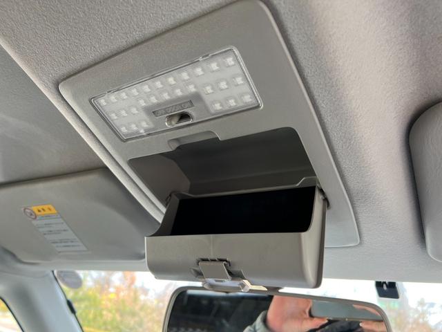 ソリオ ブラック&ホワイトII Tチェーン スマートキー プッシュスタートボタン ナビ Bluetooth フルセグ ETC シートヒーター オートエアコン 両側スライド片側電動スライドドア(68枚目)