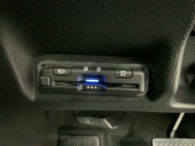 ヴェゼル ｅ：ＨＥＶＺ　Ｈ　ＳＥＮＳＩＮＧ　最長５年保証　ワンオーナー　ナビＶＸＵ－２１５ＶＺｉ　ＴＶ　Ｒカメラ　ＣＤ録音　ＢＴオ－ディオ　ＤＶＤ　ドラレコ　ＥＴＣ　ＬＥＤライト　横滑り防止　シ－トヒ－タ－　クルコン　アルミ（12枚目）