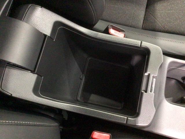 ヴェゼル ｅ：ＨＥＶＺ　ＢＳＩレス　Ｈ　ＳＥＮＳＩＮＧ　最長５年保証　純正ナビ　ＴＶ　Ｒカメラ　マルチビュ－　ＢＴオ－ディオ　ＥＴＣ　ＬＥＤライト　ＶＳＡ　シ－トヒ－タ－　クルコン　アルミ　スマ－トキ－　盗難防止装置　ＡＡＣ（26枚目）