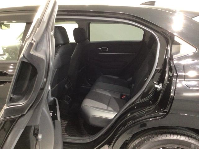 ヴェゼル ｅ：ＨＥＶＺ　Ｈ　ＳＥＮＳＩＮＧ　最長５年保証　ワンオ－ナ－　ナビＶＸＵ－２１５ＶＺｉ　ＴＶ　Ｒカメラ　ＣＤ録音　ＢＴオ－ディオ　ＤＶＤ　ＥＴＣ　ＶＳＡ　シ－トヒ－タ－　クルコン　アルミ　スマ－トキ－　盗難防止装置（29枚目）