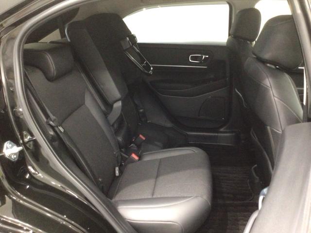 ヴェゼル ｅ：ＨＥＶＺ　Ｈ　ＳＥＮＳＩＮＧ　最長５年保証　ワンオ－ナ－　ナビＶＸＵ－２１５ＶＺｉ　ＴＶ　Ｒカメラ　ＣＤ録音　ＢＴオ－ディオ　ＤＶＤ　ＥＴＣ　ＶＳＡ　シ－トヒ－タ－　クルコン　アルミ　スマ－トキ－　盗難防止装置（34枚目）