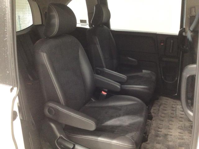 フリードハイブリッド ジャストセレクション　１年保証　ナビ　ＴＶ　Ｒカメラ　ＣＤ録音　ＢＴオ－ディオ　ＤＶＤ　ドラレコ　ＥＴＣ　ＨＩＤ　両側電動ドア　ＶＳＡ　クルコン　アルミ　スマ－トキ－　盗難防止装置　整備記録簿　ＡＡＣ　スペアキ－　地デジ（18枚目）