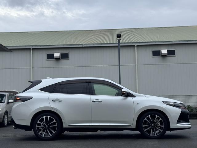 ハリアー エレガンス GRスポーツ 純正9インチナビフルセグ ハーフレザーシート トヨタセーフティセンス スマートキーX2 ドラレコ ETC バックカメラ LEDヘッドライト フォグ 純正19AW ディーラー整備記録簿4枚 保証書 取説(3枚目)